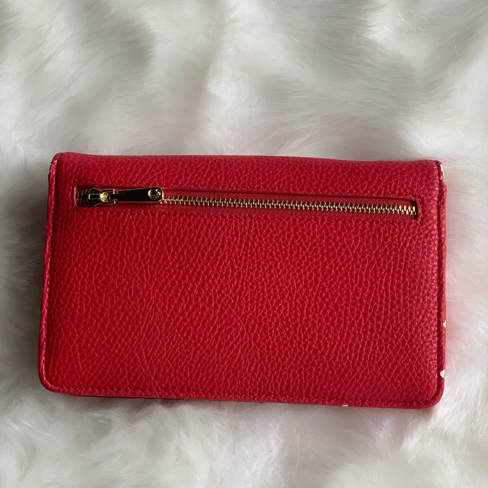 Wallet on chain with crossbody strap.